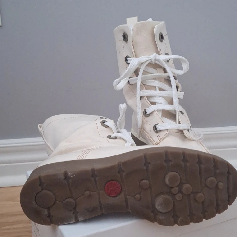 Timberland laced up boot - Picture 3 of 5